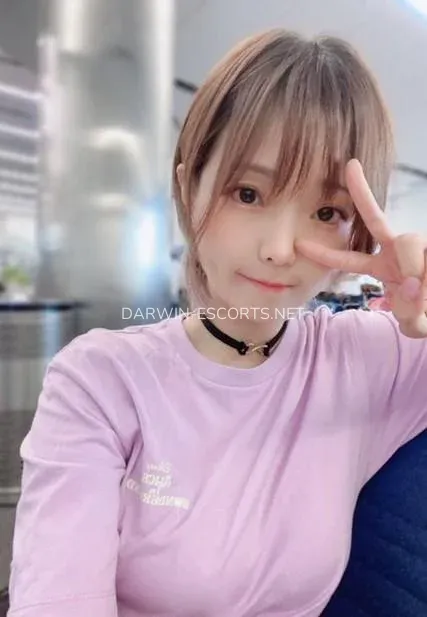 Darwin escorts Amarinda — 4