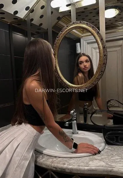 Darwin escorts Constanza — 7