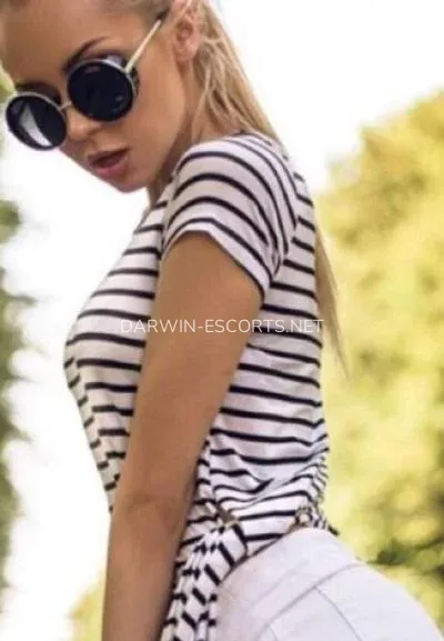 Darwin escorts Hanna — 3