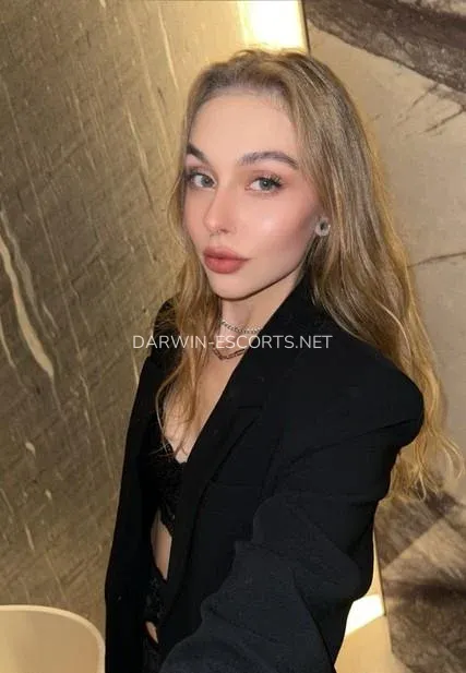 Darwin escorts Klara — 7
