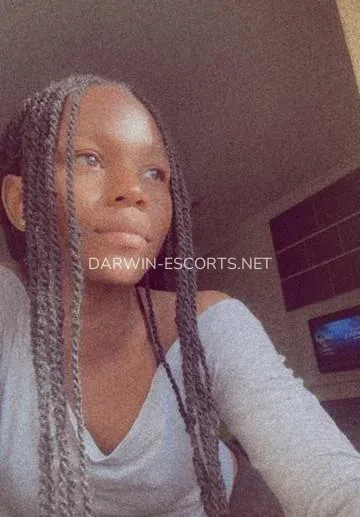 Darwin escorts Alondra — 4