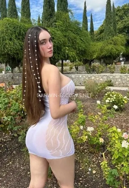 Darwin escorts Aubrey — 2