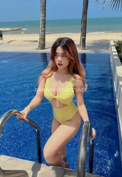 Darwin escorts Keira — 3