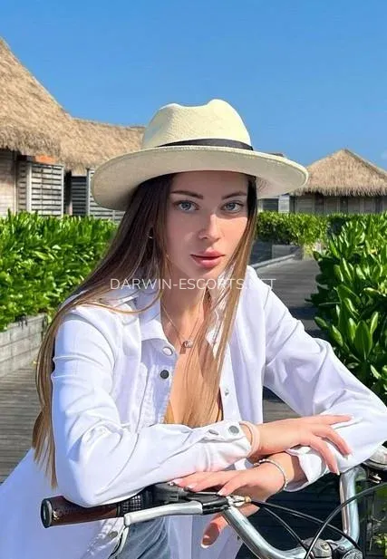 Darwin escorts Ulrika — 4