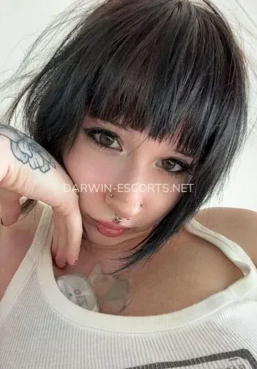 Darwin escorts Maj — 1