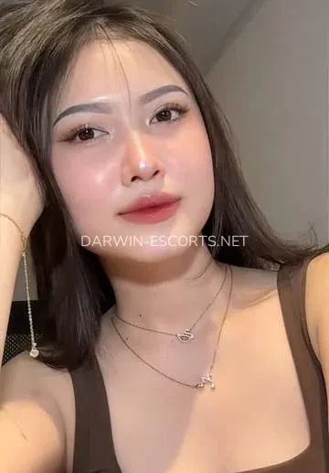 Darwin escorts Julia — 5