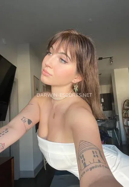 Darwin escorts Oriana — 1