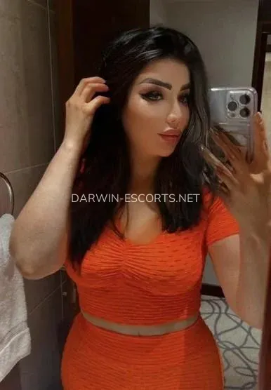 Darwin escorts Emilia — 7
