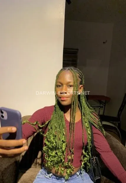 Darwin escorts Alondra — 8