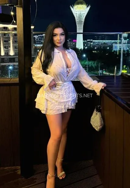 Darwin escorts Kristin — 5