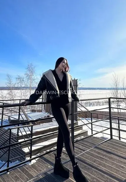 Darwin escorts Zoe — 7