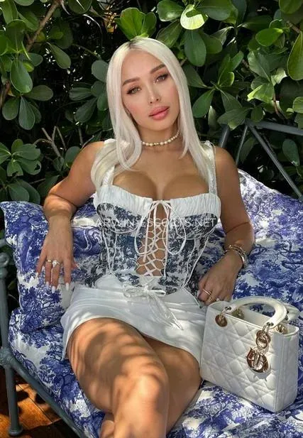 Darwin escorts Louise — 1