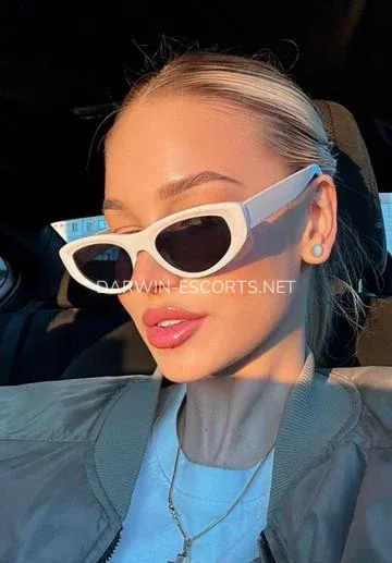 Darwin escorts Ellinor — 3