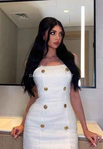 Darwin escorts Susanne — 9