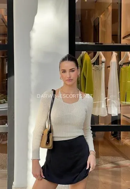 Darwin escorts Elsa — 3