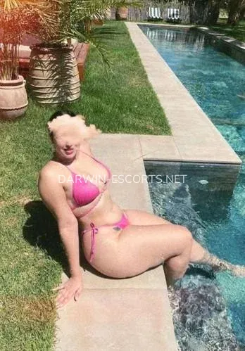 Darwin escorts Amanda — 7