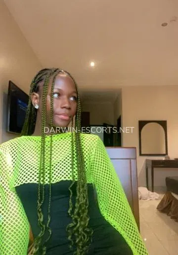 Darwin escorts Alondra — 1