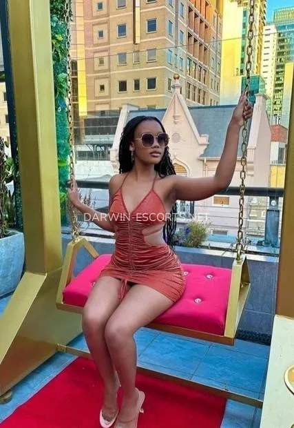 Darwin escorts Oriana — 2