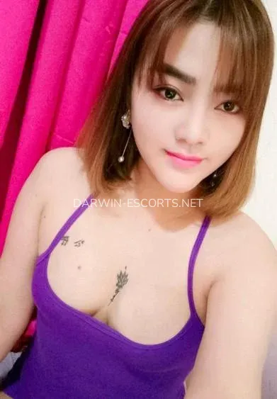 Darwin escorts Elsa — 8