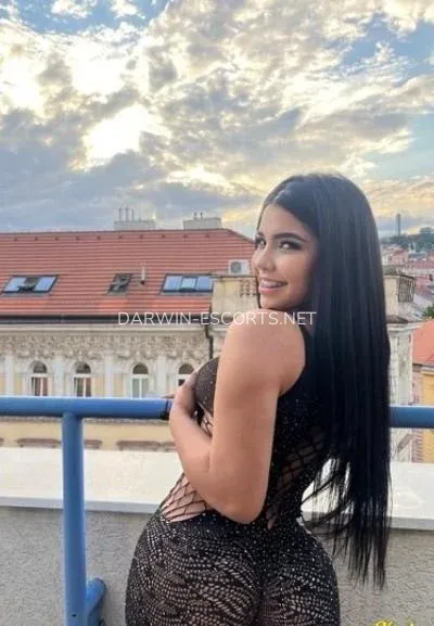 Darwin escorts Maja — 3