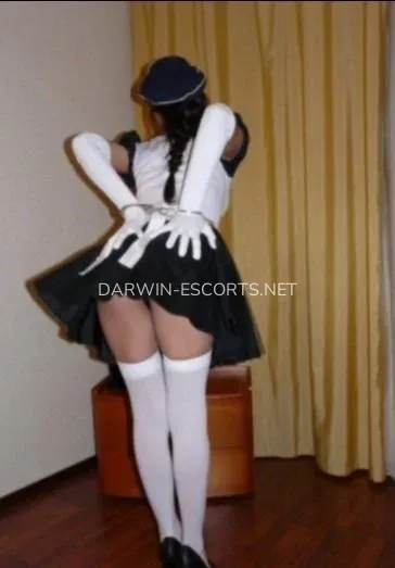 Darwin escorts Natacha — 4