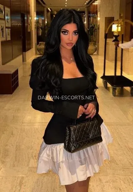 Darwin escorts Susanne — 8