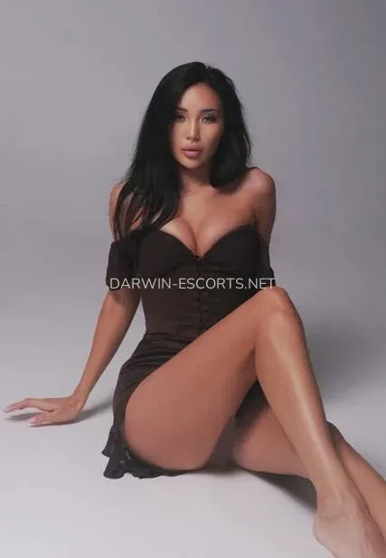 Darwin escorts Siv — 4