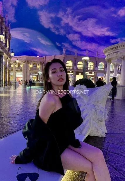 Darwin escorts Sofia — 5