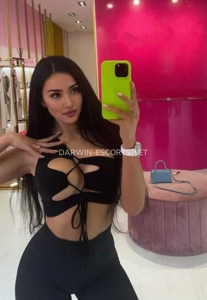 Darwin escorts Ellinor — 3