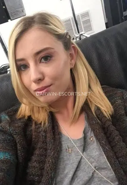 Darwin escorts Anette — 2
