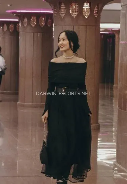 Darwin escorts Amanda — 3