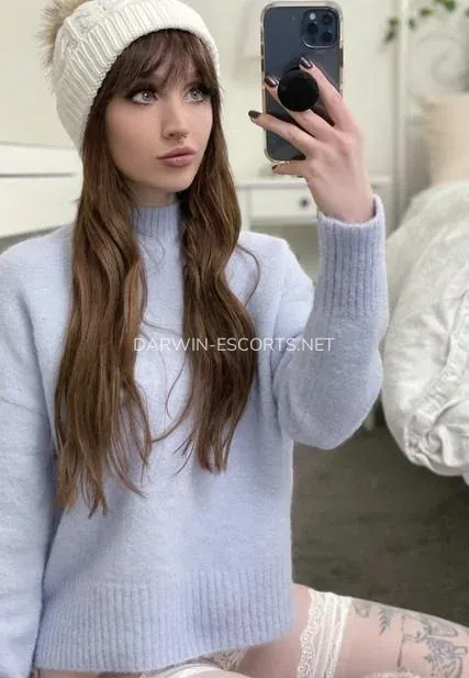 Darwin escorts Sonja — 4