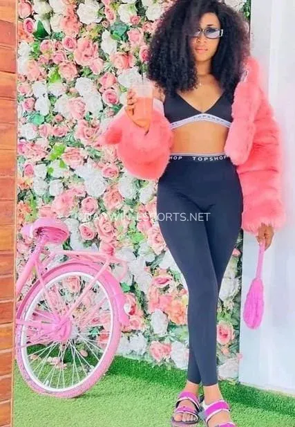 Darwin escorts Mallory — 3