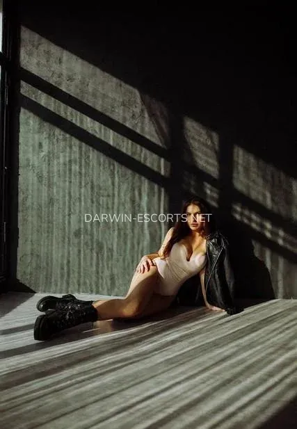 Darwin escorts Maja — 6