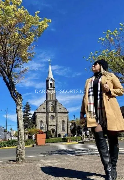 Darwin escorts Diana — 3