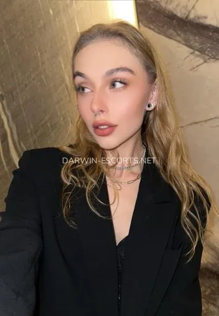 Darwin escorts Klara — 8