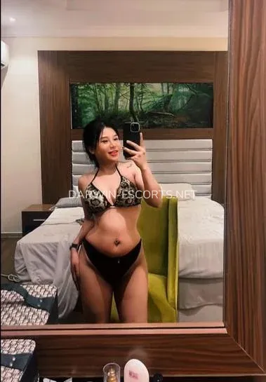 Darwin escorts Laila — 3