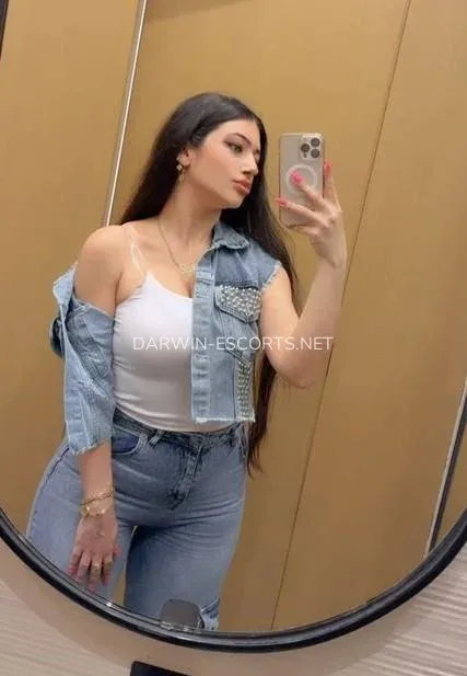 Darwin escorts Lovisa — 1