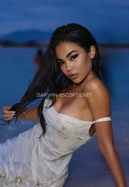 Darwin escorts Elsa — 3