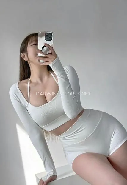 Darwin escorts Oriana — 2