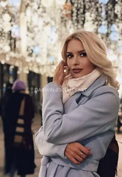 Darwin escorts Hanna — 4