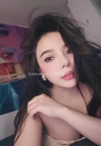 Darwin escorts Ellen — 6