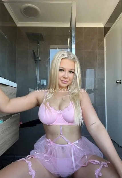 Darwin escorts Felicia — 2