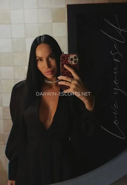 Darwin escorts Hanna — 2