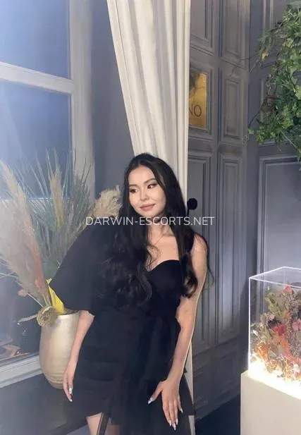Darwin escorts Makenna — 3