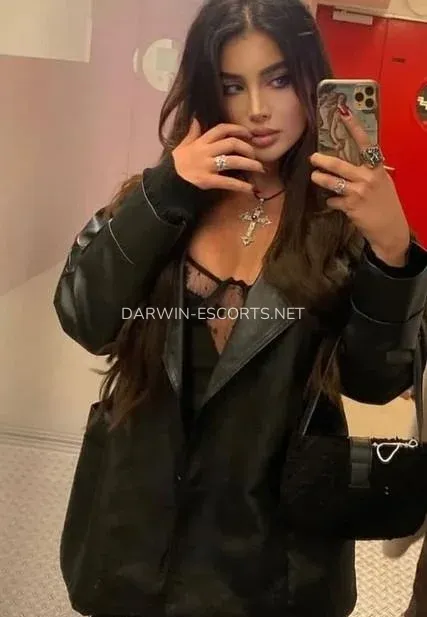 Darwin escorts Arianna — 5