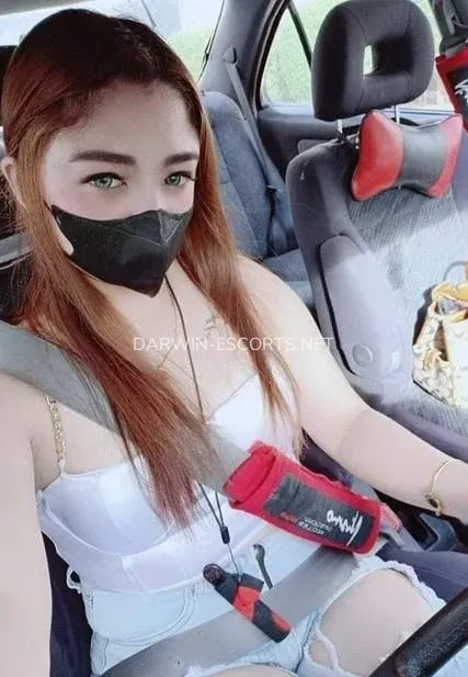 Darwin escorts Fabricia — 1