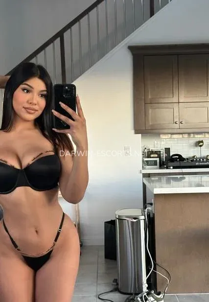 Darwin escorts Ellen — 1