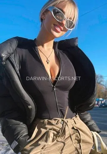 Darwin escorts Ellinor — 4
