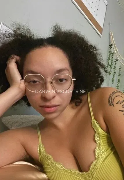 Darwin escorts Layla — 4